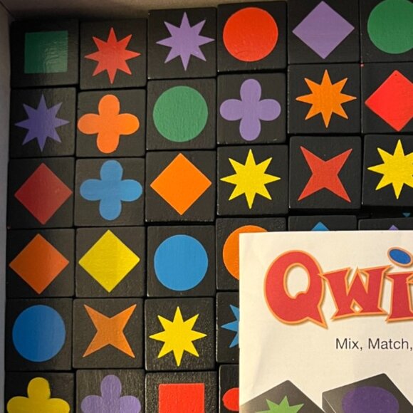 QWIRKLE Game I Multiple Awards I Easy to Learn Family Game I Wooden Tiles I Fun! - Picture 4 of 10